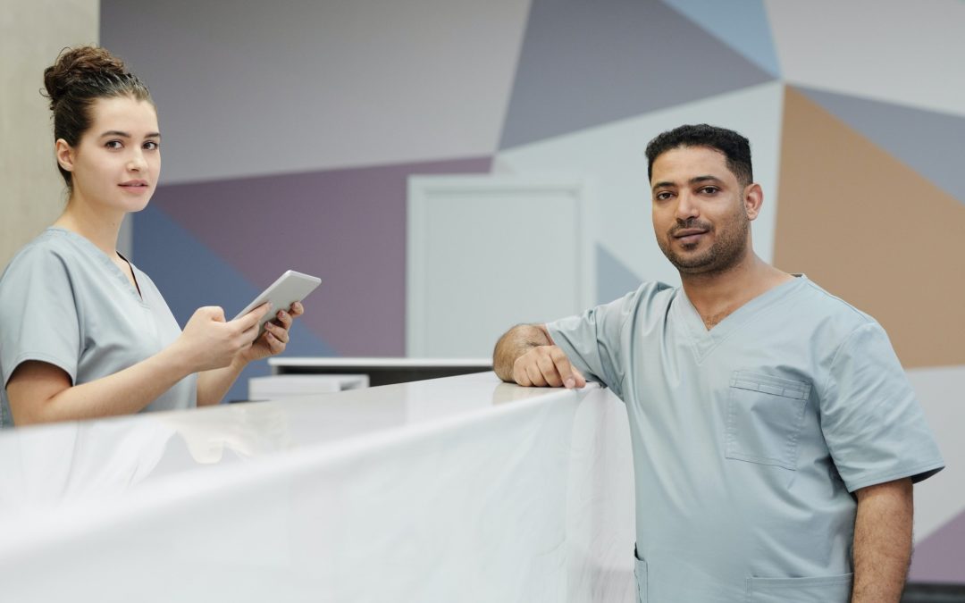 Virtual Receptionist vs. In-Person Receptionist: Deciding Between the Two