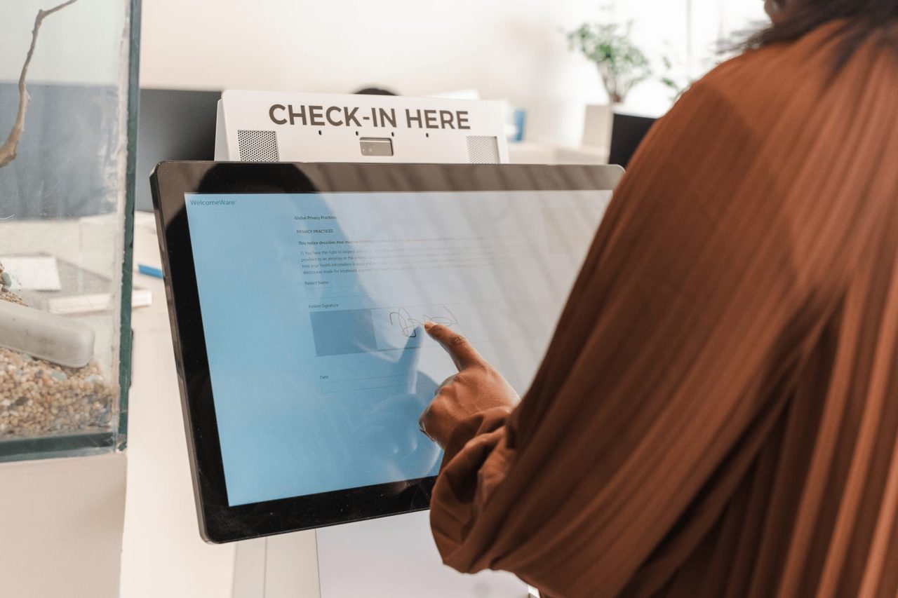 Front Desk Efficiency for Outpatient Services l WelcomeWare